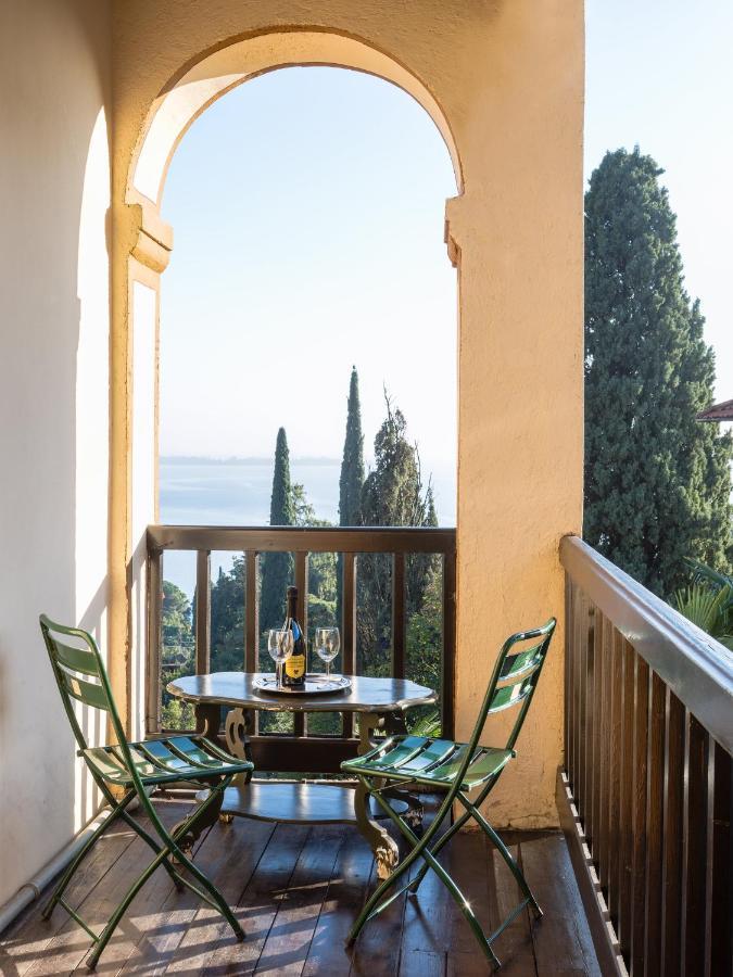 Villa Glicine Gardone Riviera Exterior photo